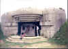 Gun_Emplacement_at_Longues_sur_Mer.jpg (141813 bytes)